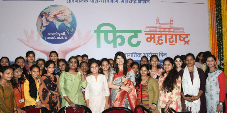 Cabinet Minister of Tourism and Environment Aditya Thackeray, Shri Rajesh Tope Health Minister, Deputy Chief Minister Ajit Pawar, Amit Deshmukh Cultural Minister and Dr Sunita Dube launch Balloon Festival & Fit Maharashtra at Gateway of India