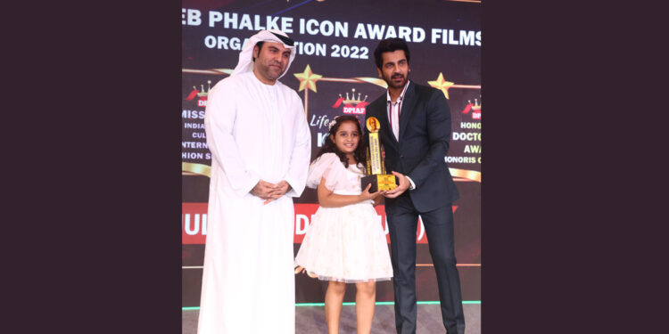 Daughter of Indore city Jiana Shah gets Dadasaheb Phalke Icon Award in Dubai