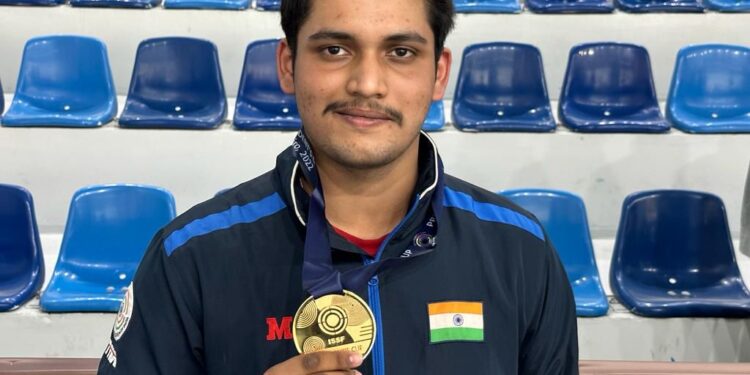 Balasaheb Patil SP Palghar & Hemangini Patil Dy RTO Navi Mumbai proud of Rudrankksh Gold Medal- World News Network