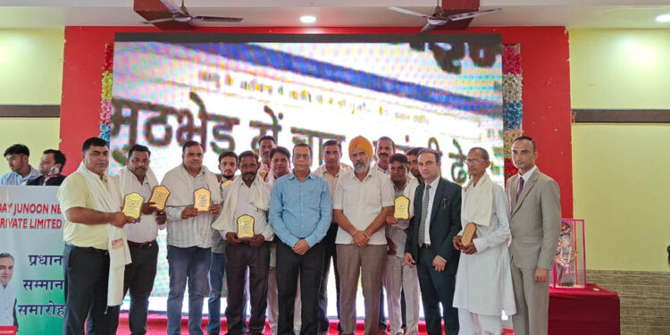 Successful organization of Pradhan Samman ceremony organized by Today Junoon, 433 Pradhan participated in Hasanpur