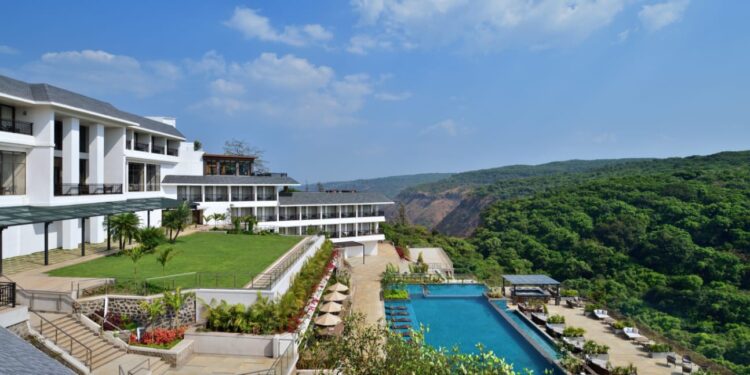 Pinnacle of opulence awaits you at the Queen of Sahyadri with Courtyard by Marriott Mahabaleshwar
